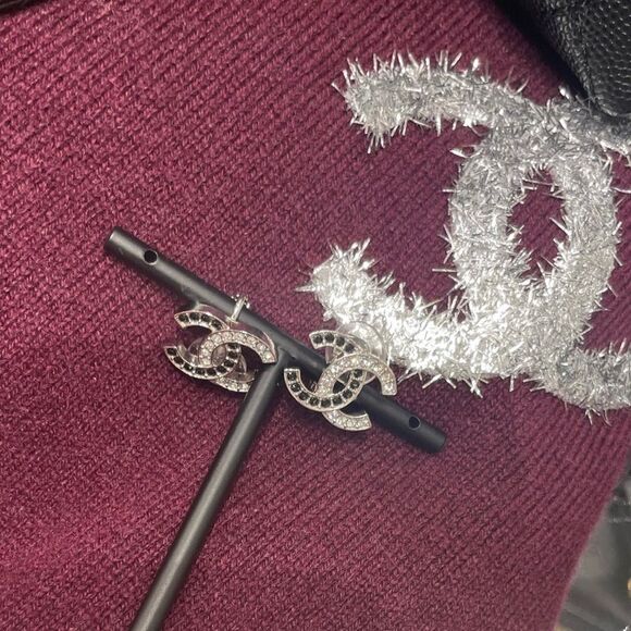 Like new Chanel earrings 22A - Picture 1 of 2